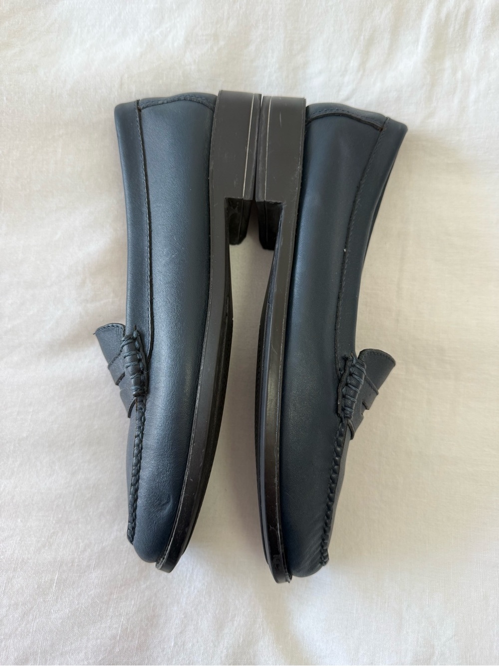 G.H. Bass & Co. | Women’s 8.5 | Navy Blue Kathleen Weejuns Penny Loafers - Picture 6 of 10